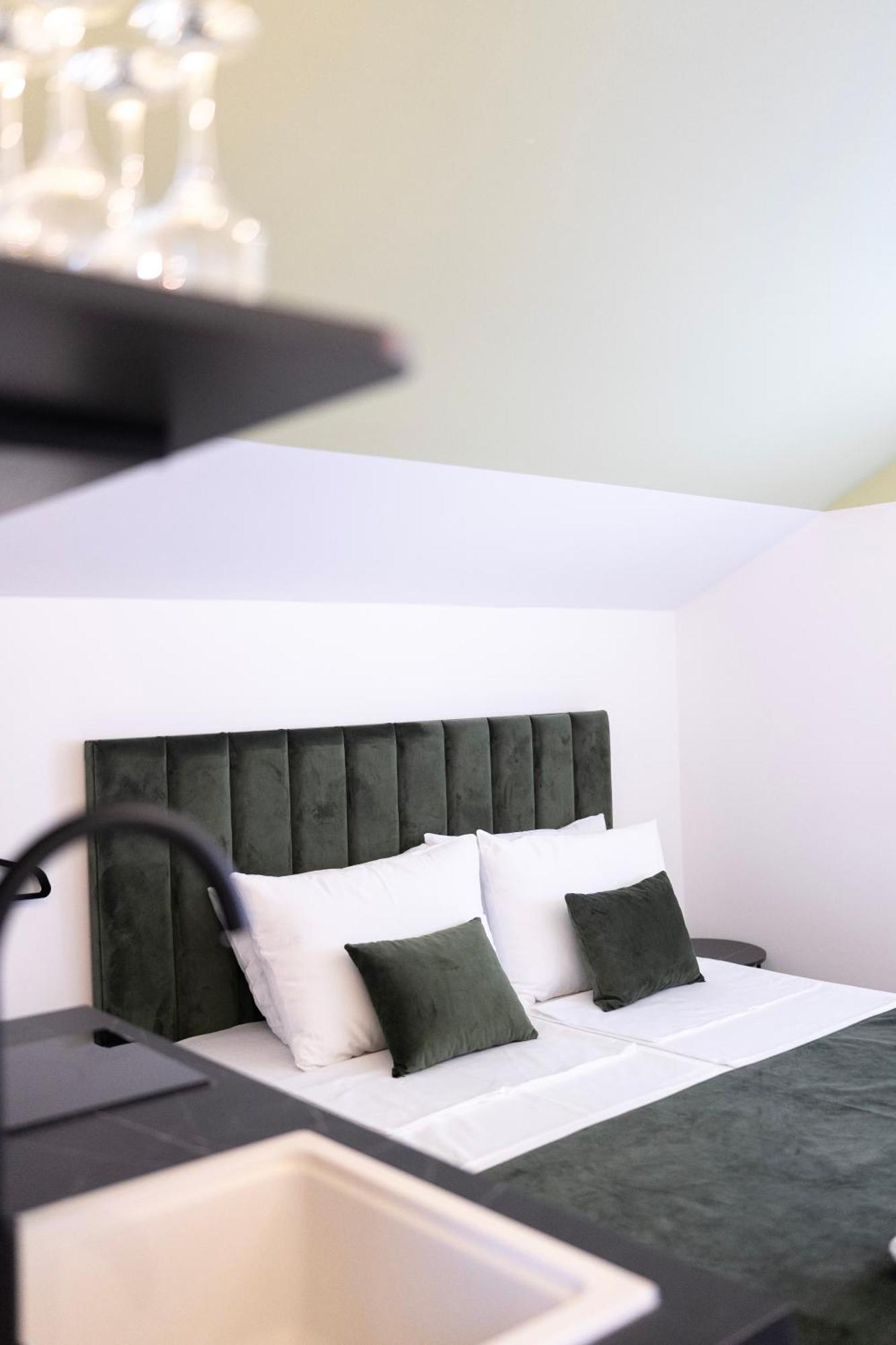 מוסטר Regent Blue Apartments - Free Private Parking מראה חיצוני תמונה